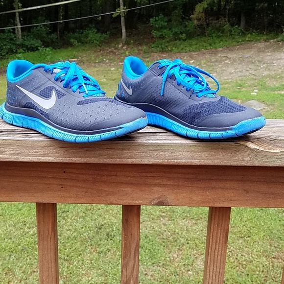 Nike Shoes - Nike free 4.0 V2
